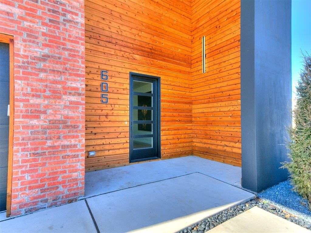 605 N Idaho St - Photo 2 of 50