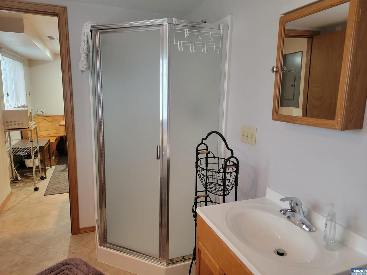 E 6th Ave - Photo 6 of 11