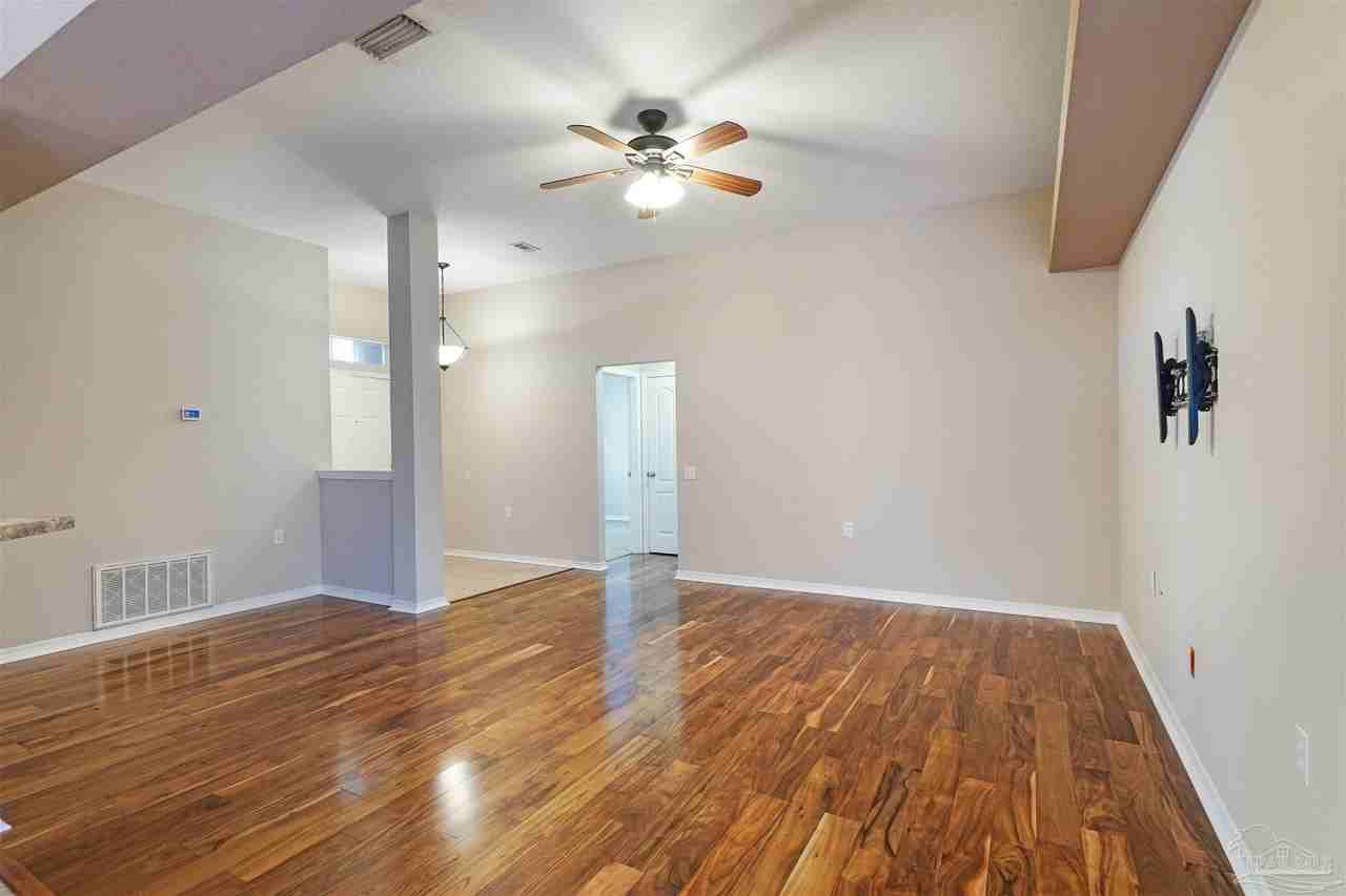 8932 Abbington Dr - Photo 4 of 18