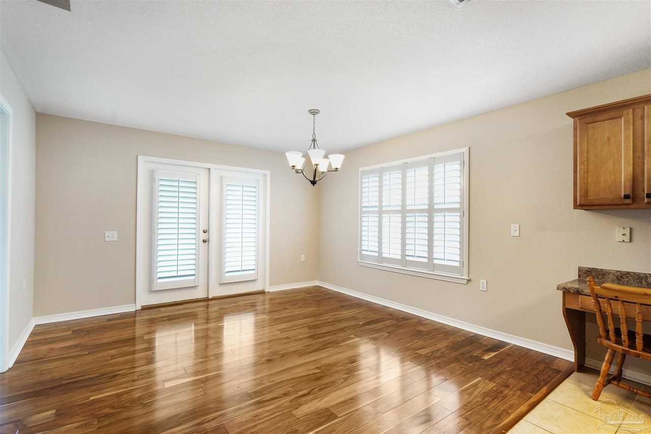 8932 Abbington Dr - Photo 5 of 18