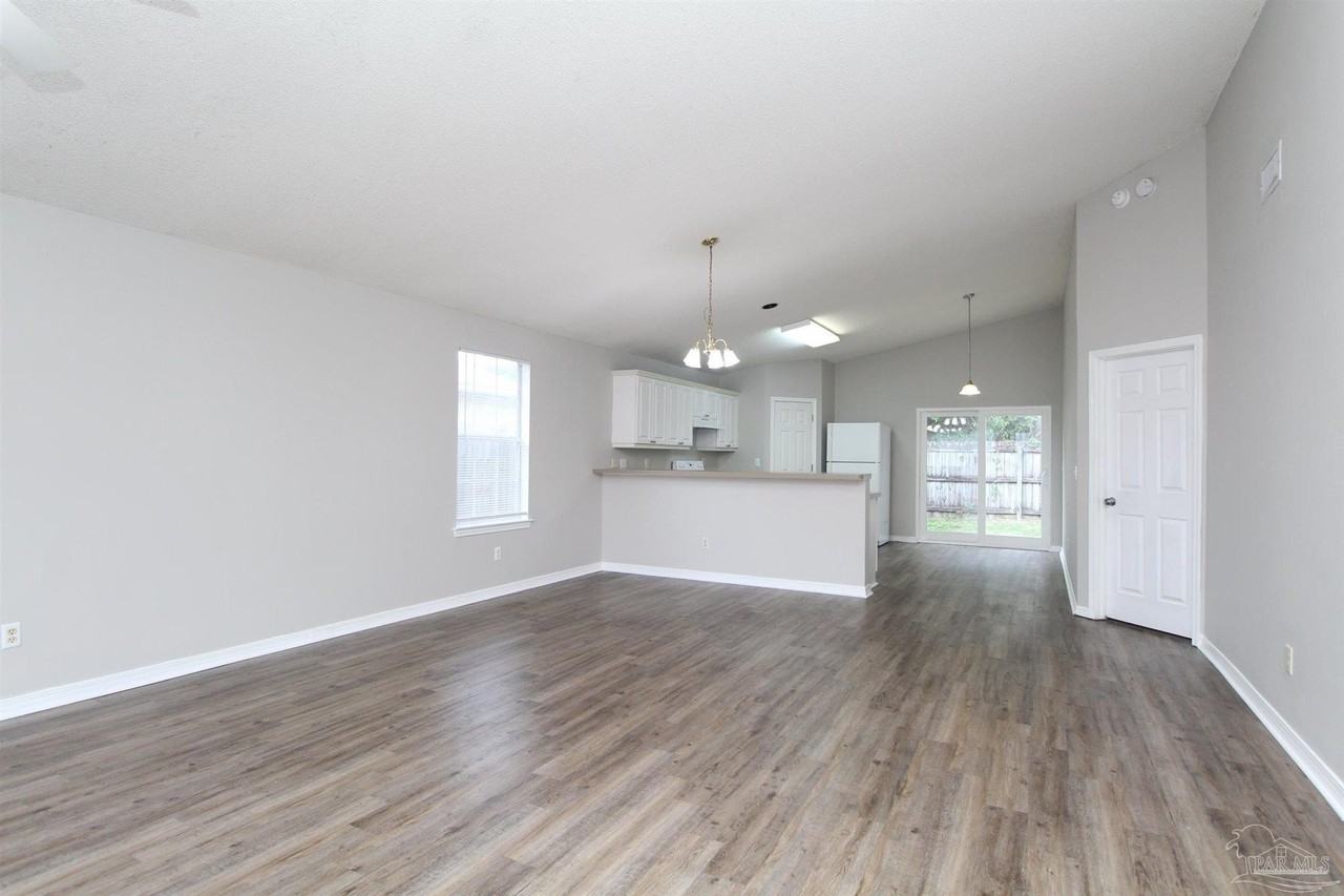 2081 Sequoia Cir - Photo 4 of 19