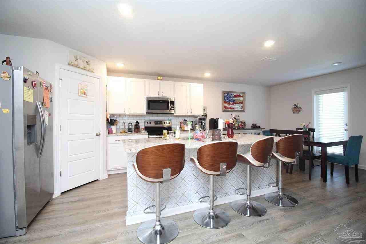 6376 Burrow Ln - Photo 4 of 16