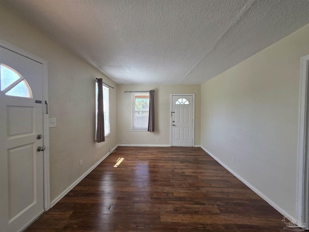 203 Se Syrcle Dr - Photo 2 of 23