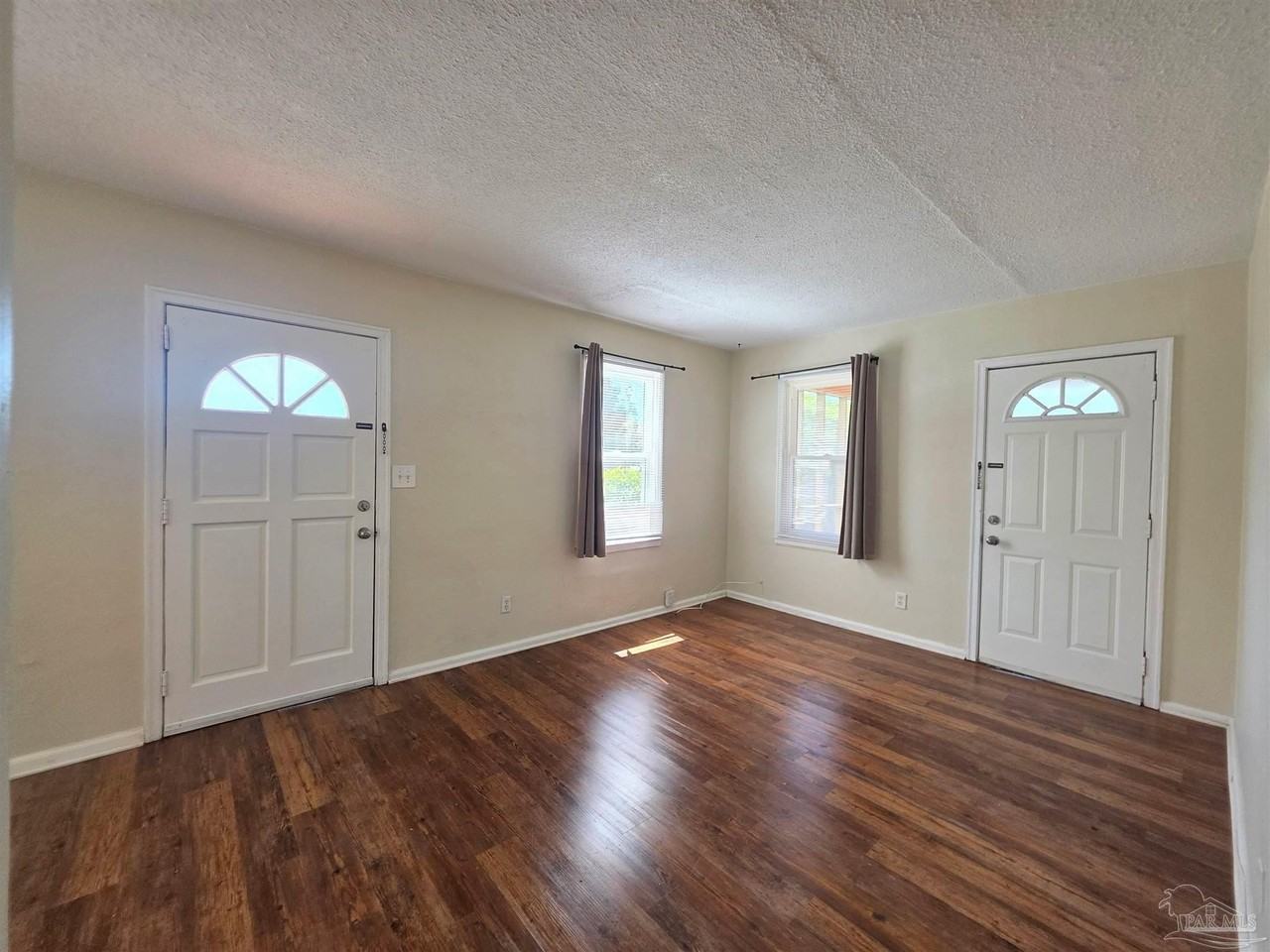 203 Se Syrcle Dr - Photo 3 of 23