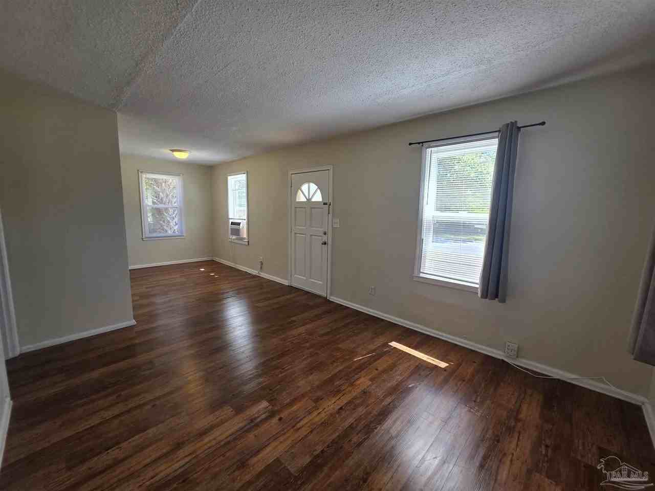 203 Se Syrcle Dr - Photo 4 of 23