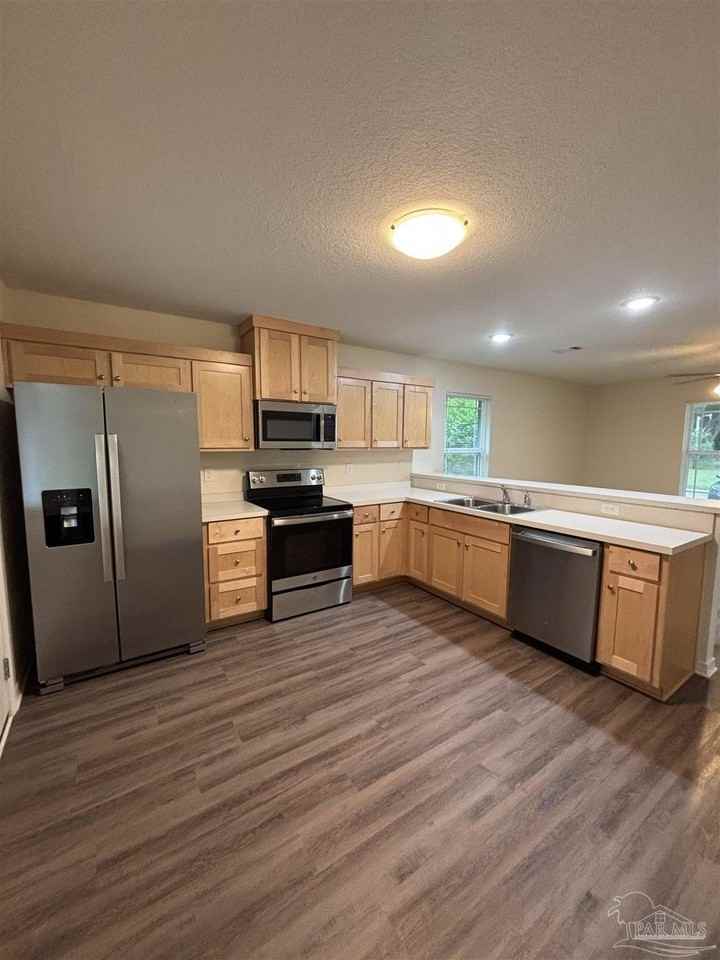 6550 Maddox Rd - Photo 5 of 19