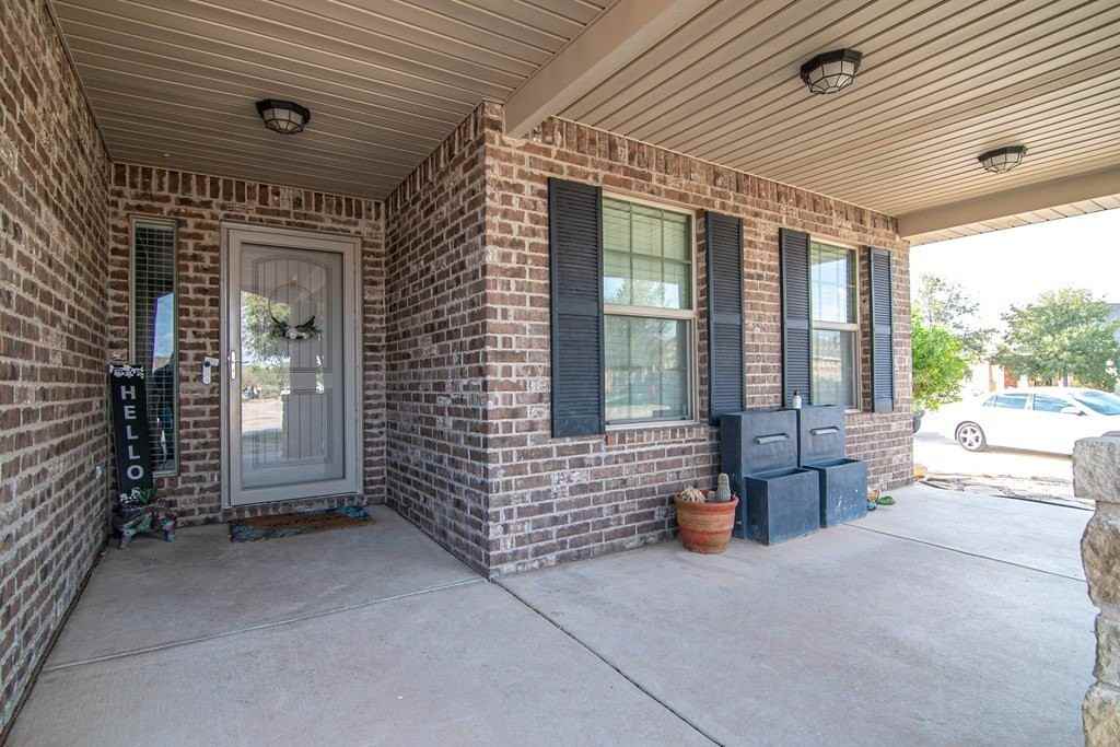 300 Koufax Ct - Photo 2 of 21