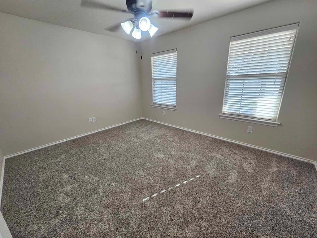 300 Koufax Ct - Photo 4 of 21