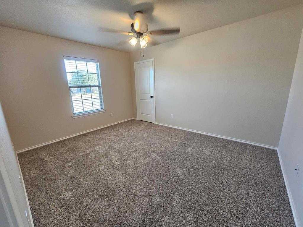 300 Koufax Ct - Photo 6 of 21