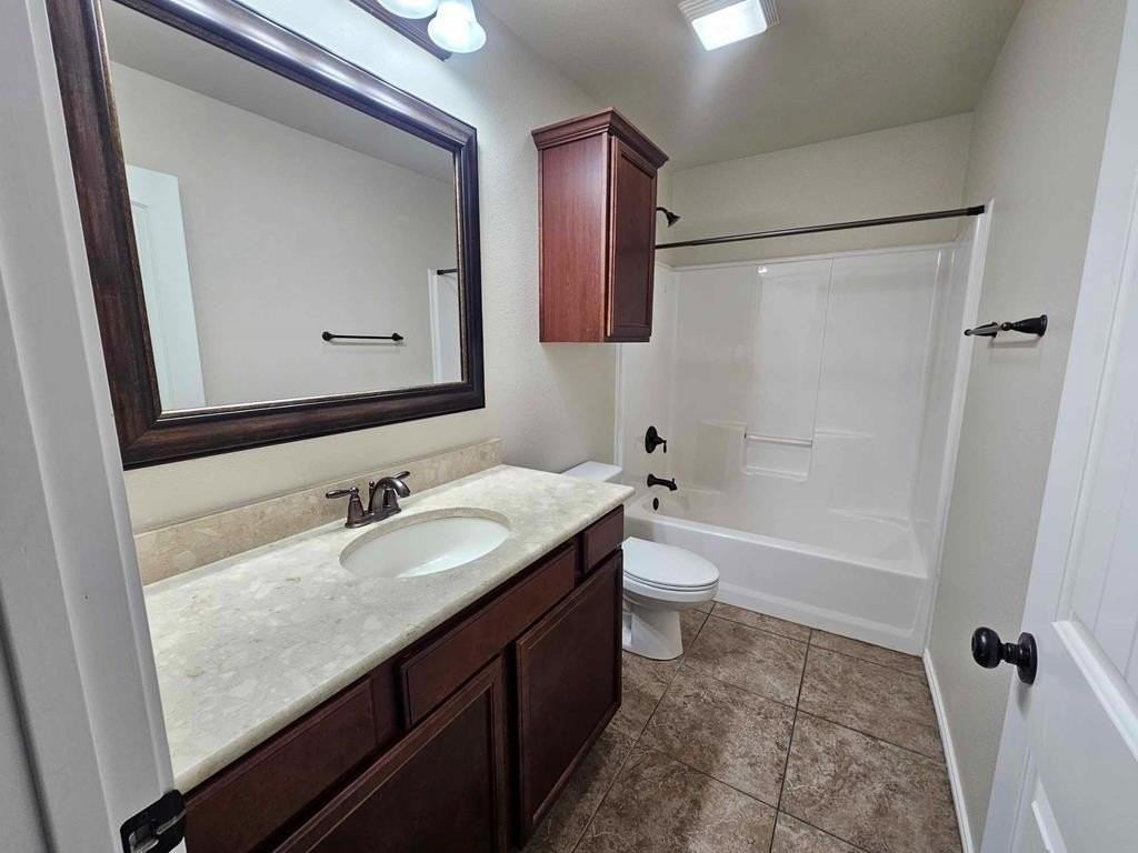 300 Koufax Ct - Photo 7 of 21