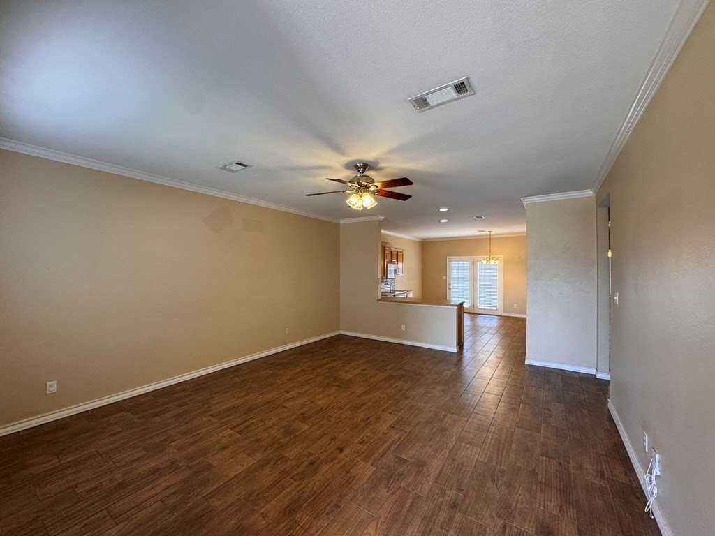 4503 Crockett Ave Apt B - Photo 3 of 22