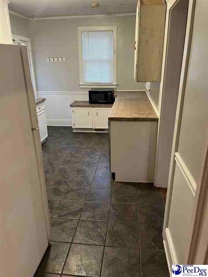 1008 W Cedar St - Photo 5 of 11