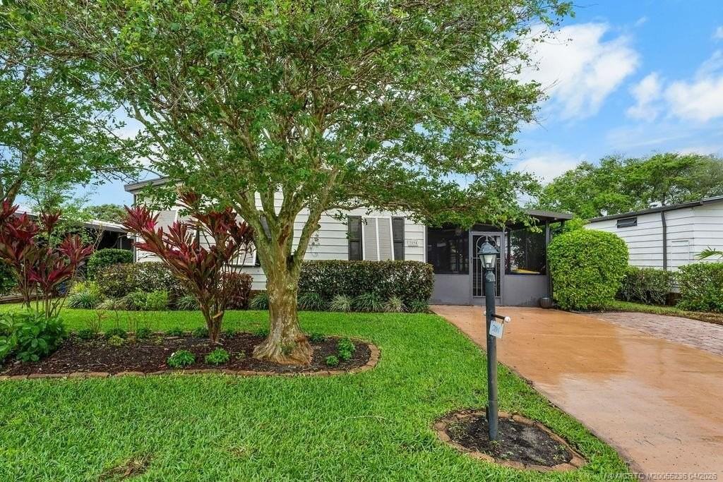 7894 Se Saratoga Dr - Photo 2 of 36