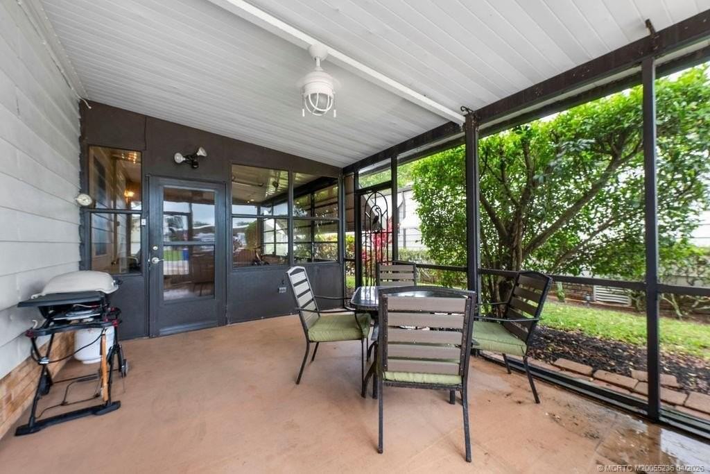 7894 Se Saratoga Dr - Photo 5 of 36