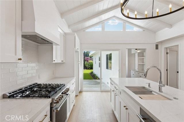 2806 Manning Ave - Photo 2 of 8