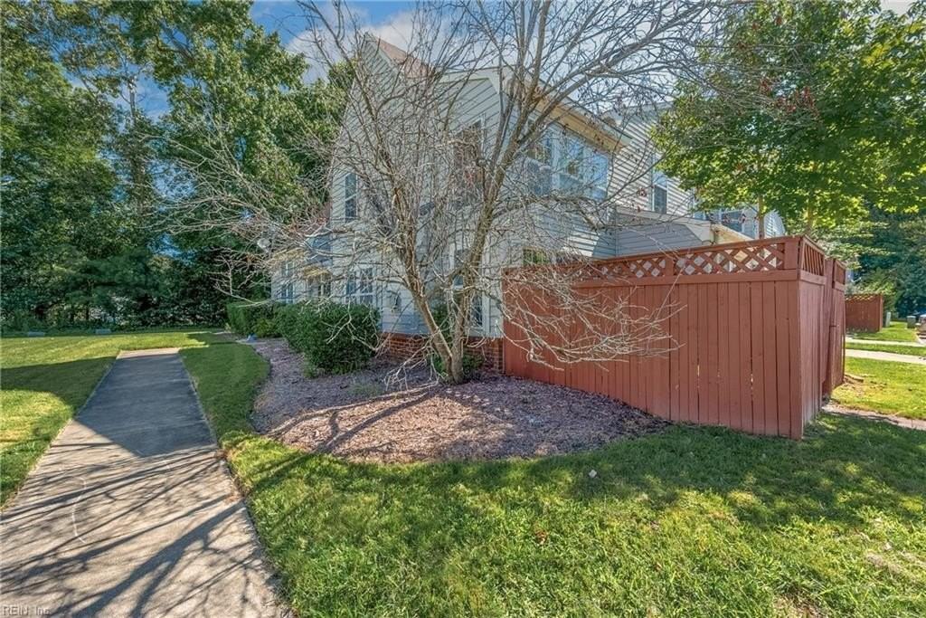 109 Locust Ln - Photo 3 of 42