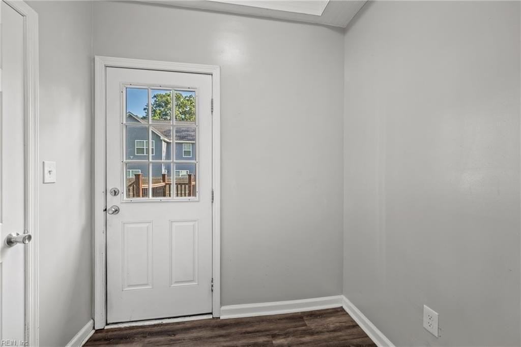 109 Locust Ln - Photo 4 of 42