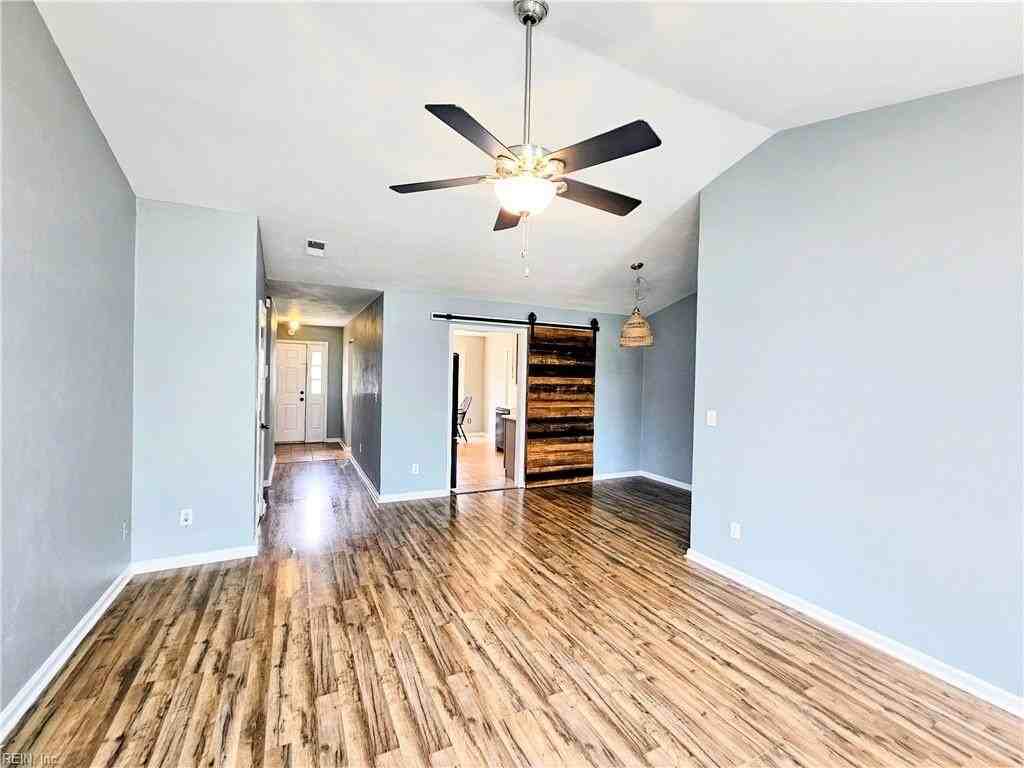 3100 Aloma Ct - Photo 4 of 36