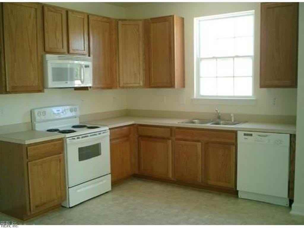 5428 Ann Arbor Ln - Photo 3 of 6