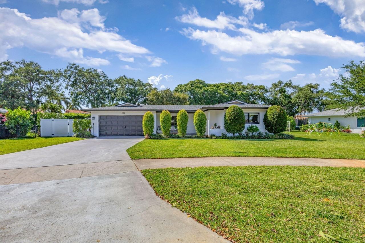 932 Evergreen Dr - Photo 4 of 50