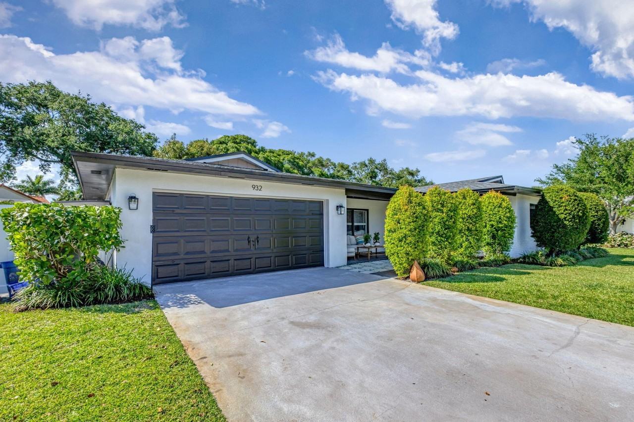 932 Evergreen Dr - Photo 6 of 50