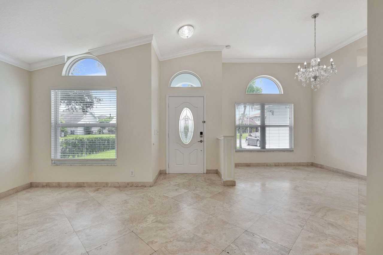 6253 Michael St - Photo 6 of 50