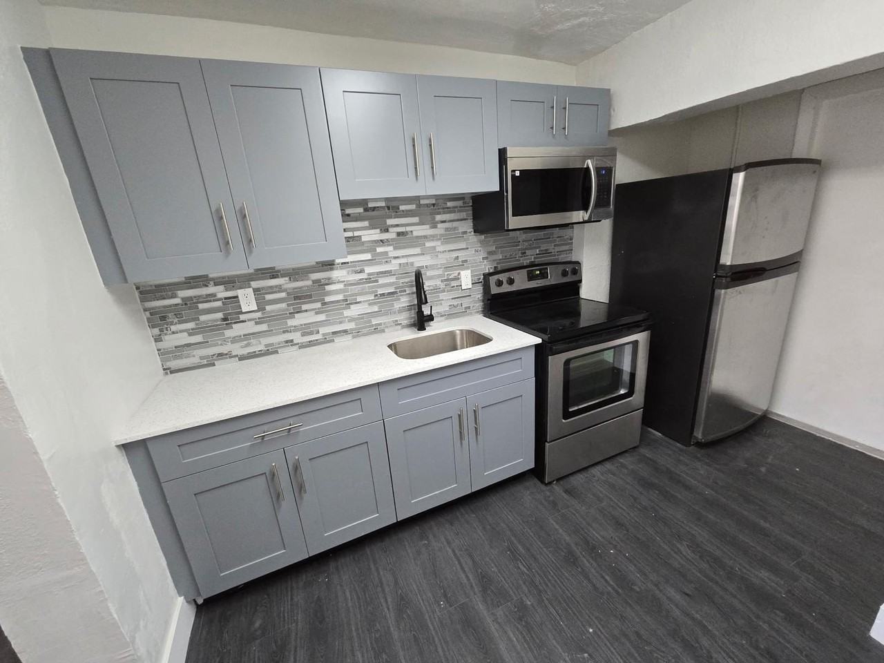 1201 Nw 30th Ave #1-4 - Photo 2 of 3