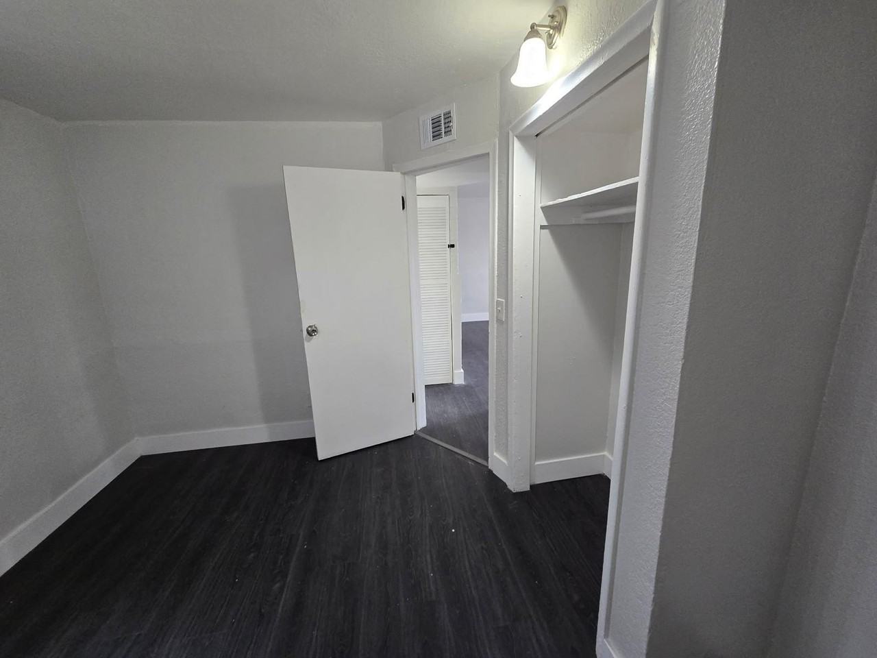 1201 Nw 30th Ave #1-4 - Photo 3 of 3