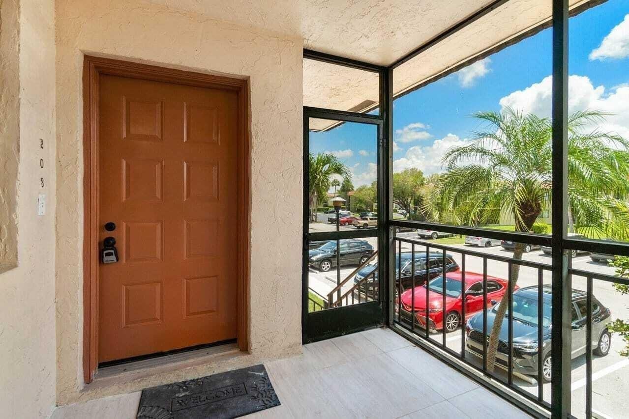 341 Lakeview Dr #203 - Photo 5 of 28