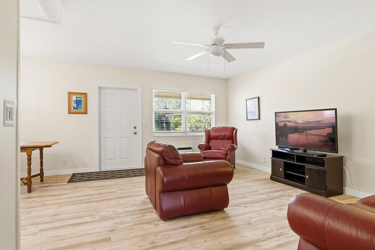 142 Norwich F - Photo 6 of 21