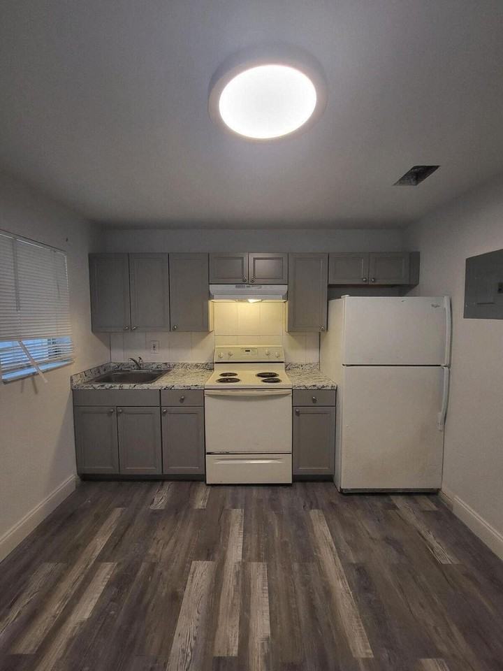 105 Sw 12th Ave #107B - Photo 2 of 6