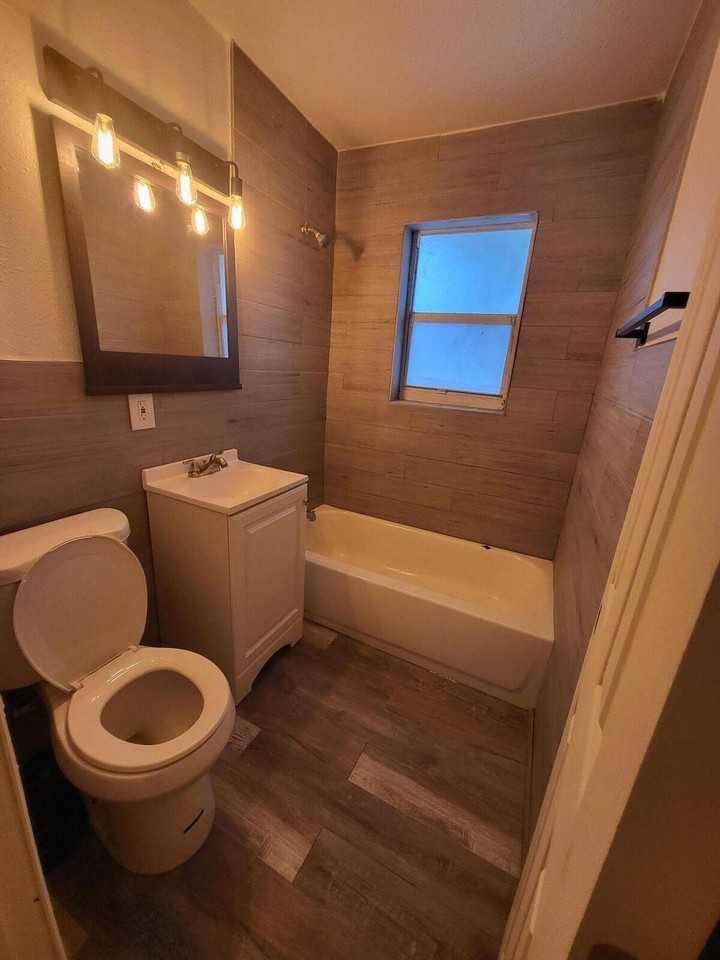 105 Sw 12th Ave #107B - Photo 3 of 6
