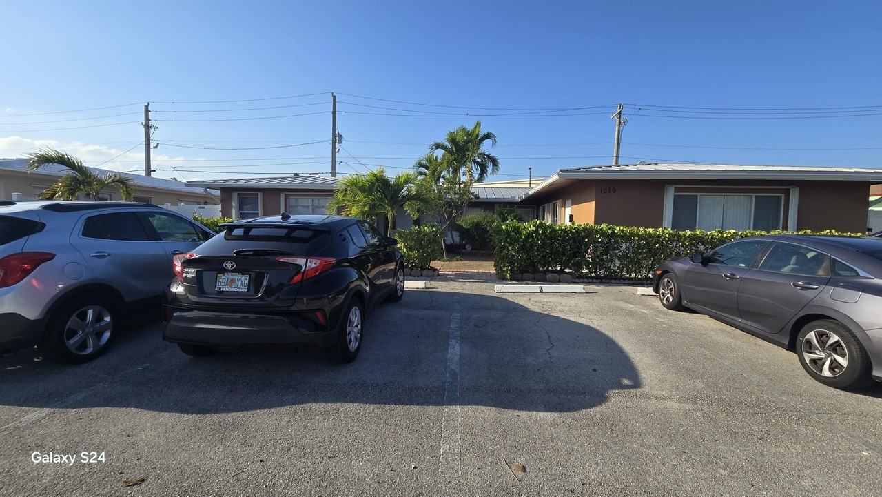 1019 Se 3rd St Apt 3 - Photo 2 of 13