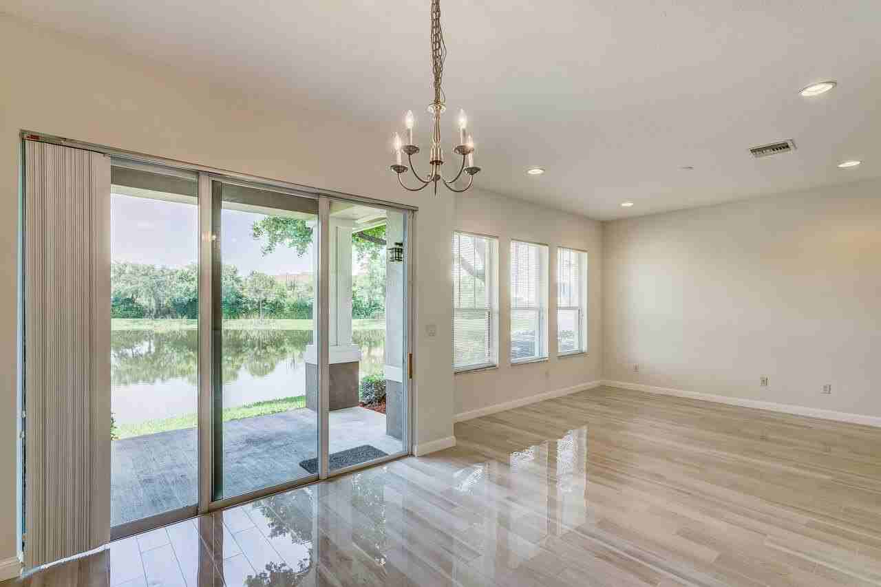 477 Pacific Grove Dr #2 - Photo 4 of 42