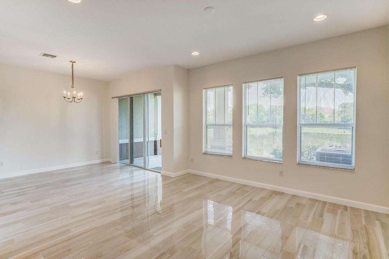 477 Pacific Grove Dr #2 - Photo 5 of 42