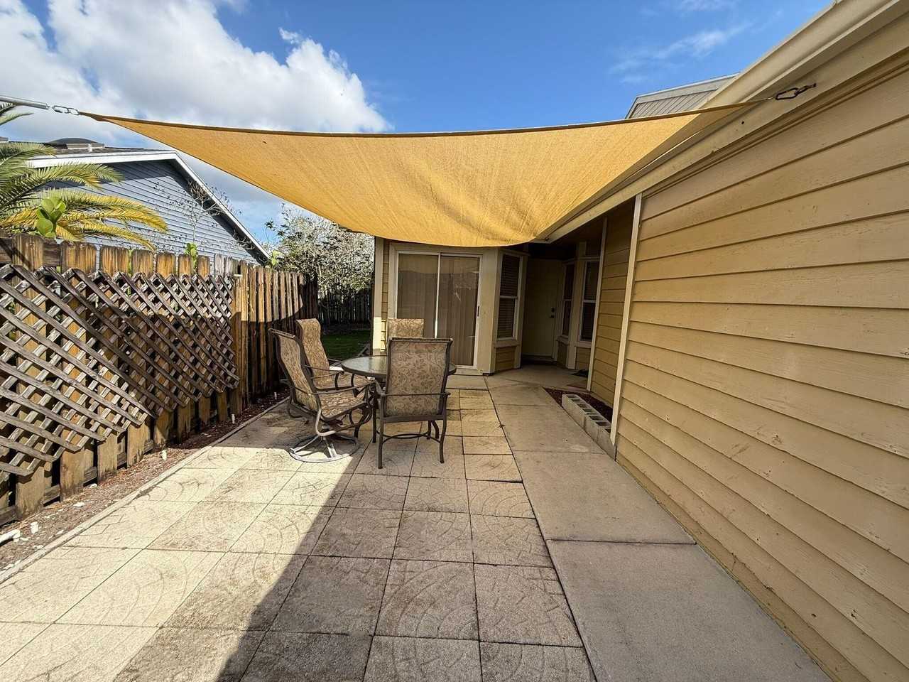 12718 Westhampton Cir - Photo 3 of 17