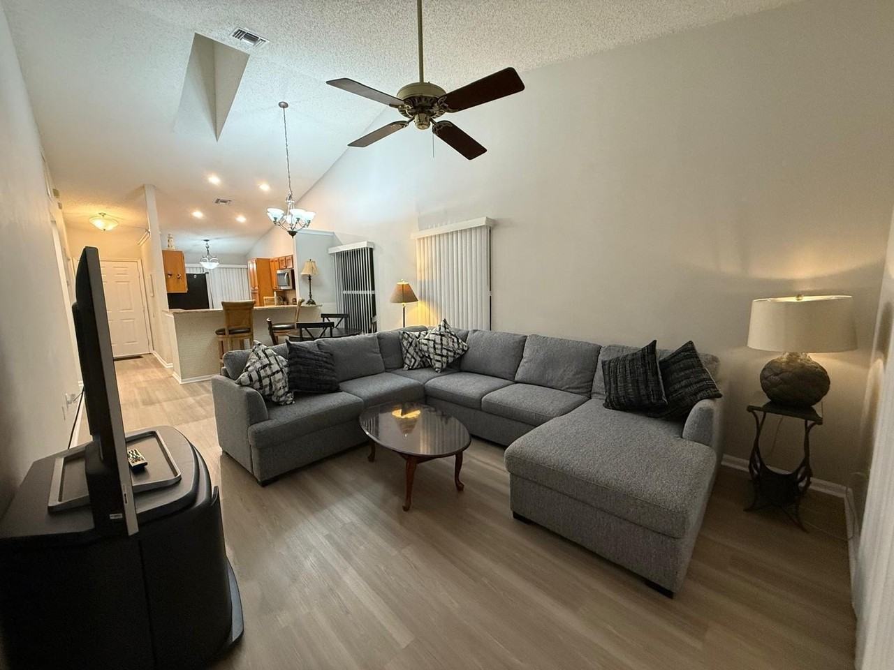 12718 Westhampton Cir - Photo 7 of 17