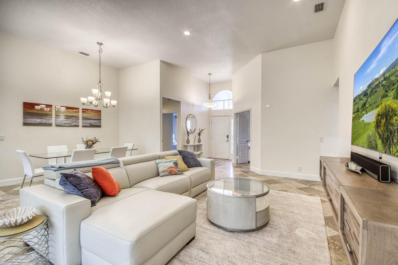 158 Eagleton Ct - Photo 6 of 36