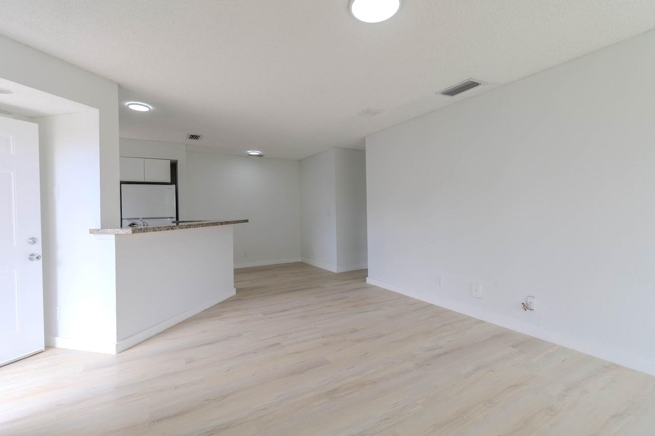 3350 Pinewalk Dr N #1418 - Photo 2 of 14