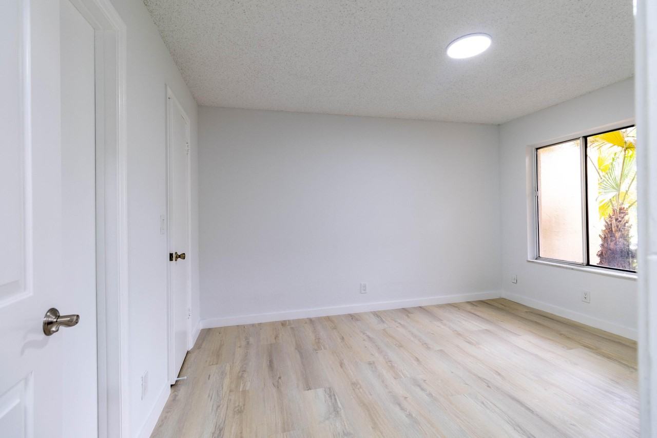 3350 Pinewalk Dr N #1418 - Photo 4 of 14