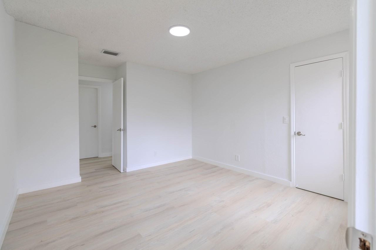 3350 Pinewalk Dr N #1418 - Photo 6 of 14