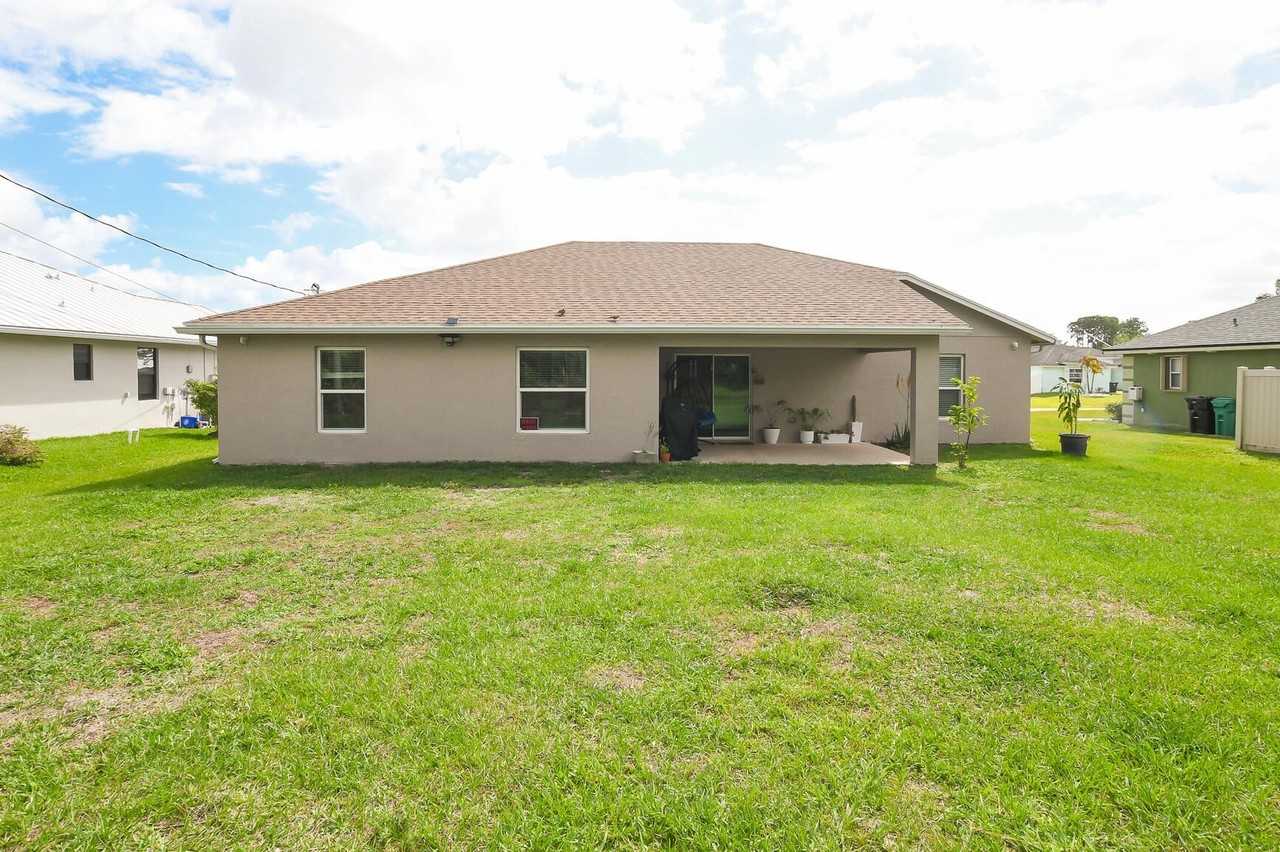 3110 Sw Curcuma St - Photo 4 of 22