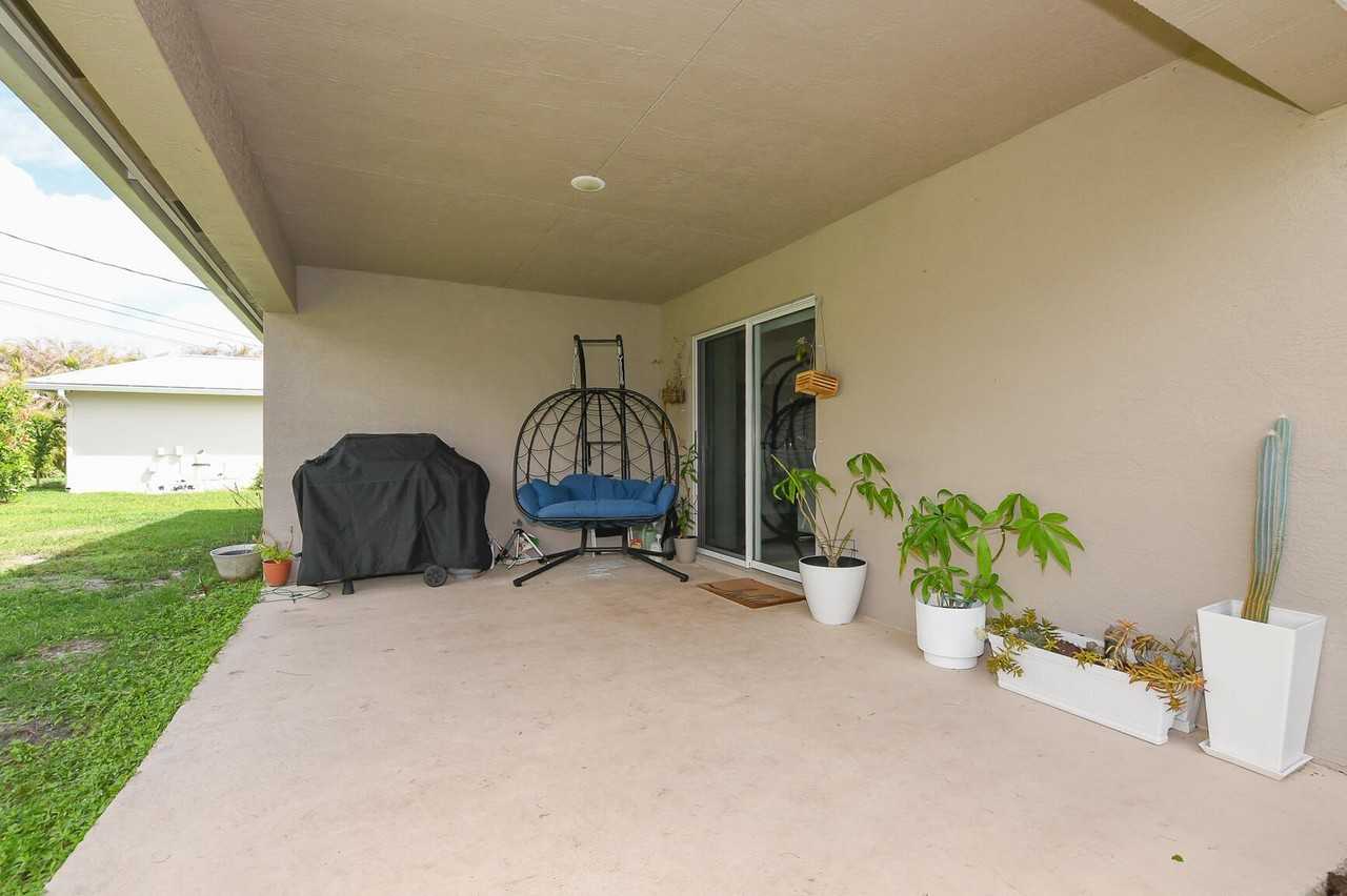 3110 Sw Curcuma St - Photo 6 of 22