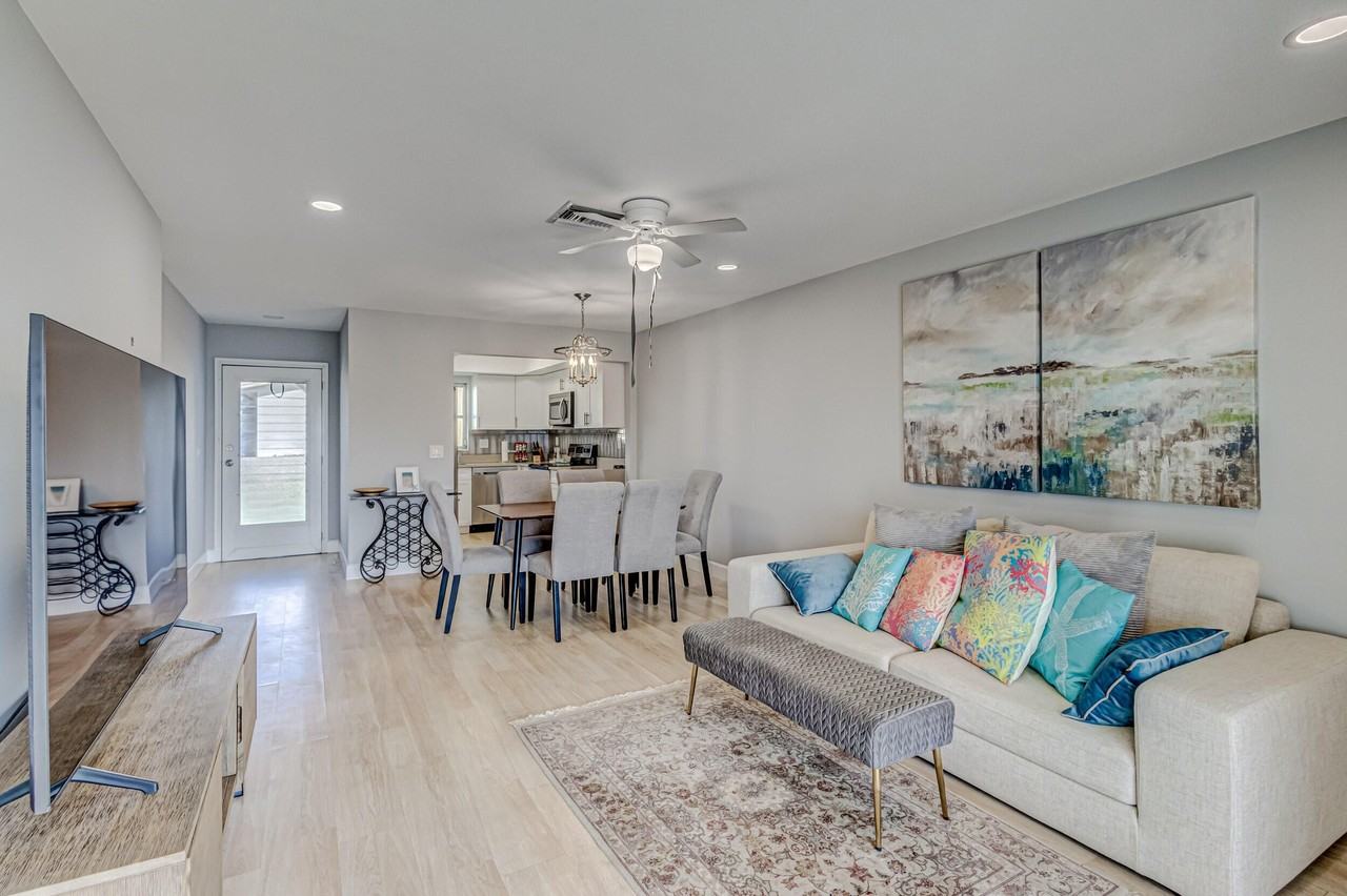 2680 Barkley Dr E - Photo 6 of 37