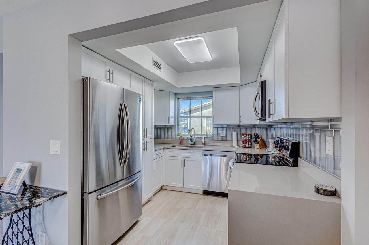 2680 Barkley Dr E - Photo 7 of 37