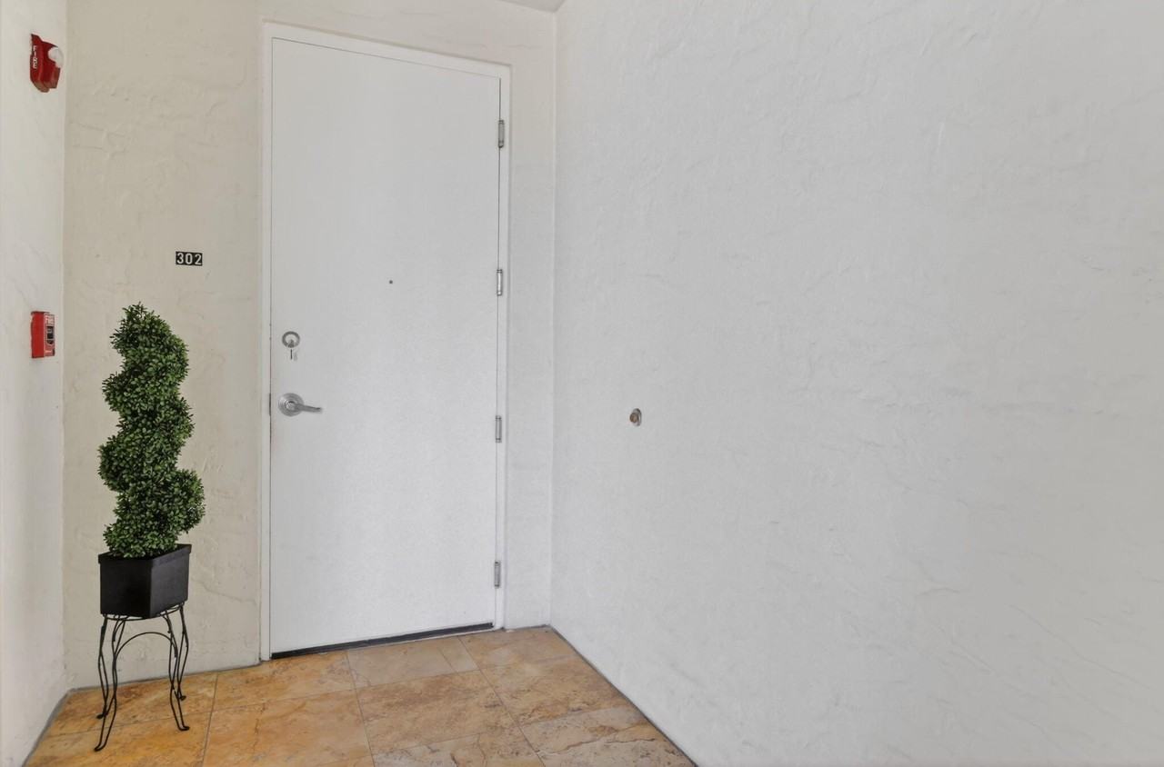 616 Se 20th Ave Apt 302 - Photo 2 of 39