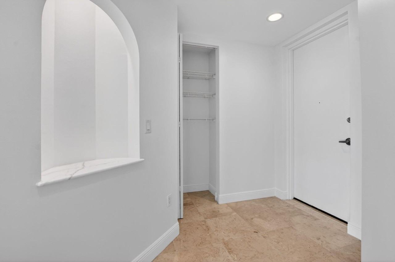 616 Se 20th Ave Apt 302 - Photo 4 of 39