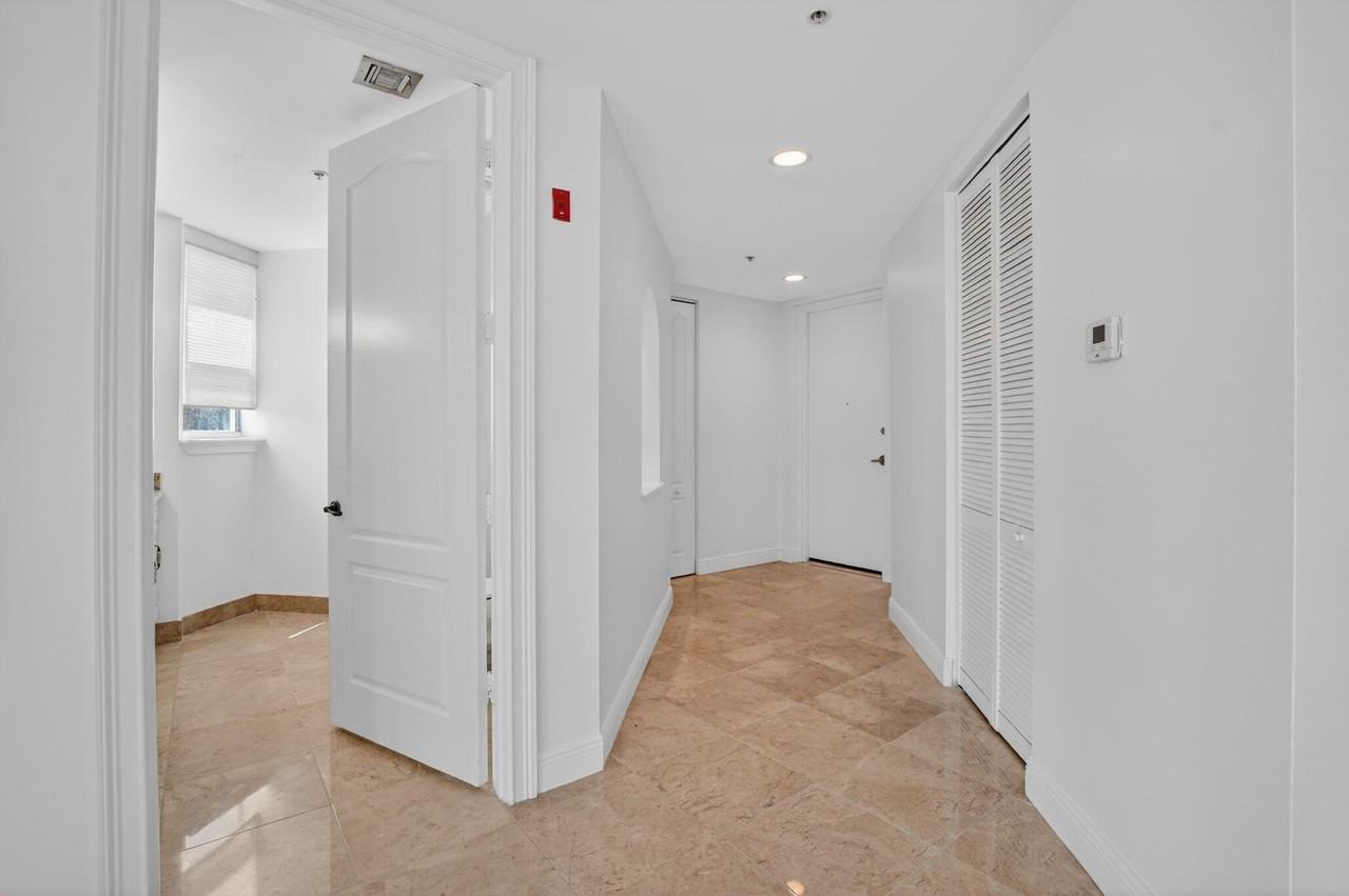 616 Se 20th Ave Apt 302 - Photo 5 of 39