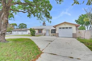 325 Nw Rebecca Ave - Photo 1 of 1