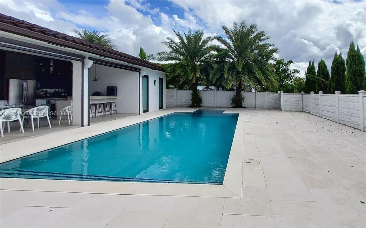14670 Sw 17th St - Photo 6 of 8